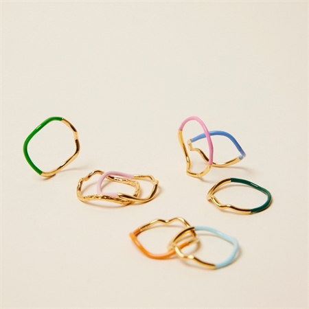 Enamel Copenhagen Der Sway-Ring ist in verschiedenen Farben von R78G erhältlich
